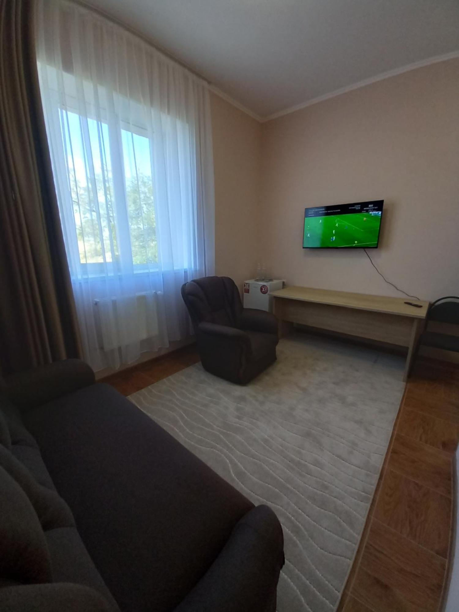 Karavella Hotel Mykolaiv Exterior photo
